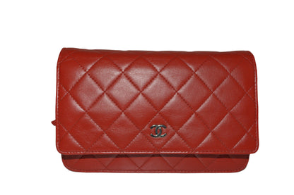 Cartera con Cadena Roja Serie 19