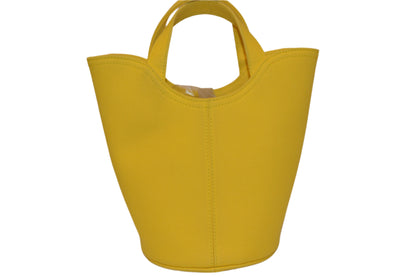 Bolso tipo cubo con ondas