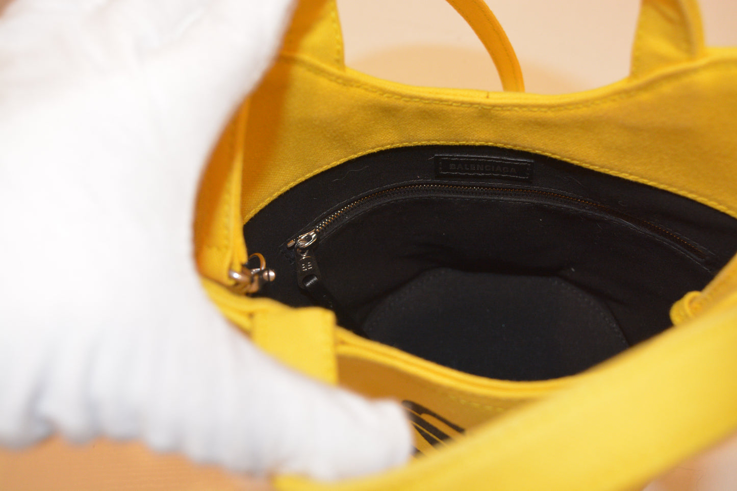 Bolso tipo cubo con ondas