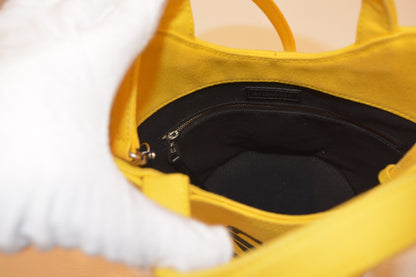 Bolso tipo cubo con ondas